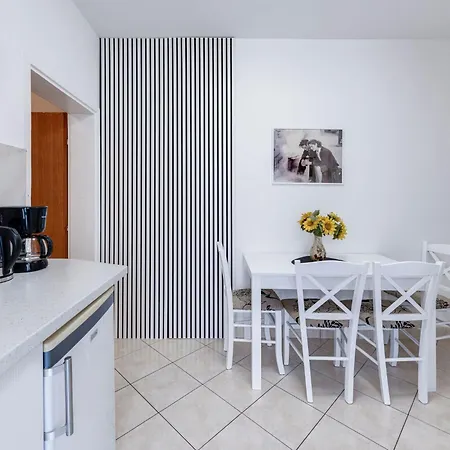 Ivona Mit Terrasse Und Aussendusche By Interhome Daire *