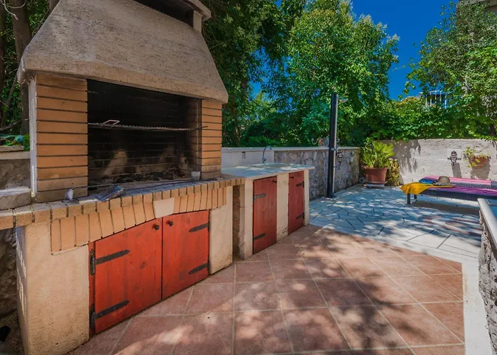 Ivona Mit Terrasse Und Aussendusche By Interhome Lägenhet *