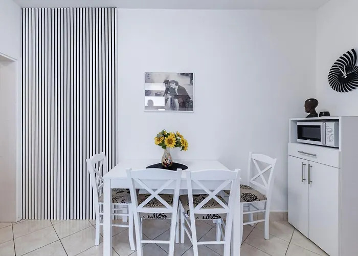 Lägenhet Ivona Mit Terrasse Und Aussendusche By Interhome *