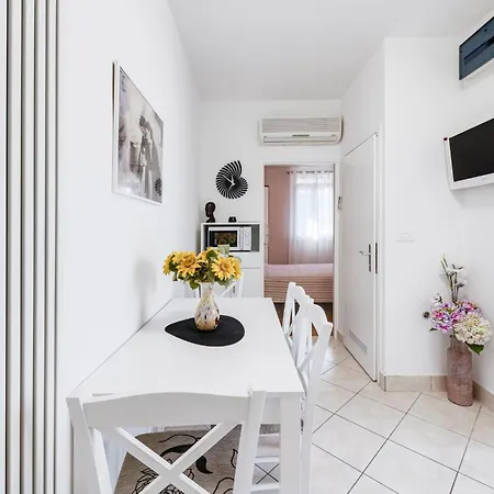 Apartment Ivona Mit Terrasse Und Aussendusche By Interhome
