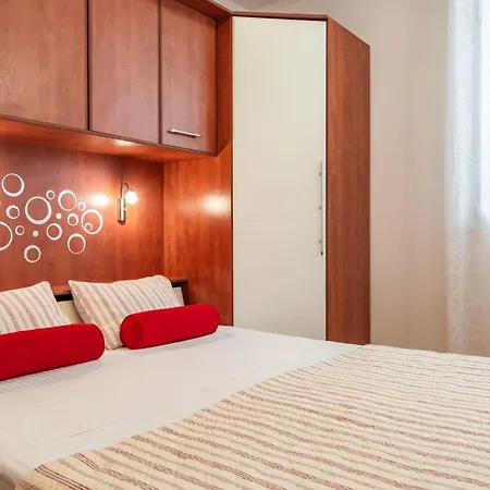 Ivona Mit Terrasse Und Aussendusche By Interhome *